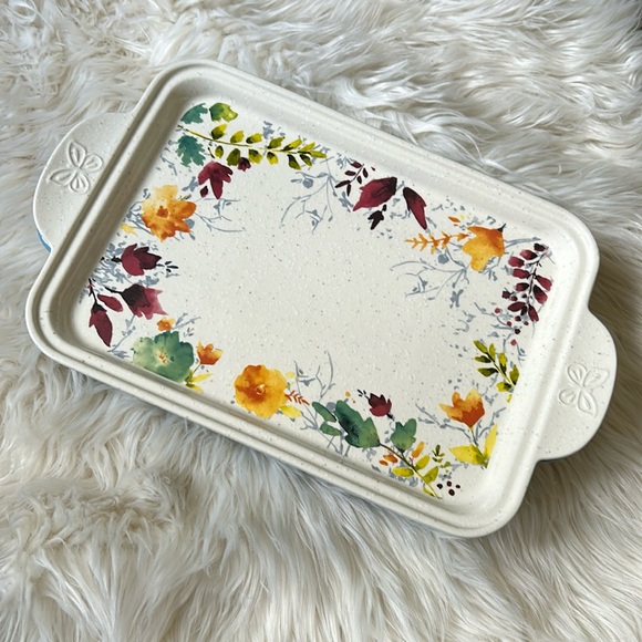 The Pioneer Woman Keepsake Floral Ceramic Baker with Platter Lid - Willow